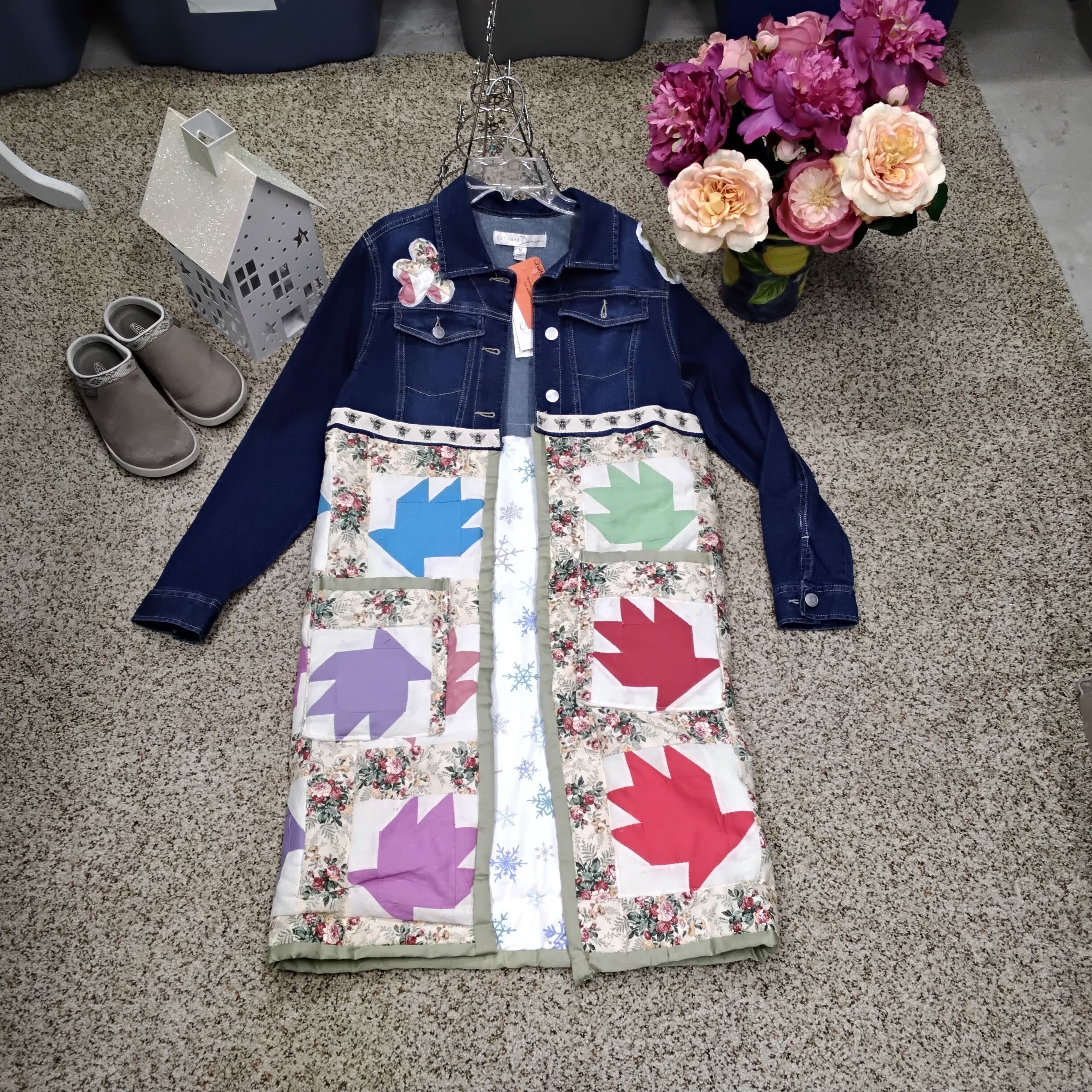 3873 Size Medium Quilted Patchwork Jean Jacket With Multicolor Leaves